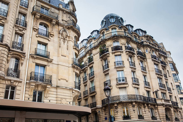 Παλαιά κτίρια στην οδό Danton Παρίσι Γαλλία - Φωτογραφία, εικόνα