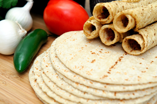 tortillas καλαμποκιού και taquitos - Φωτογραφία, εικόνα