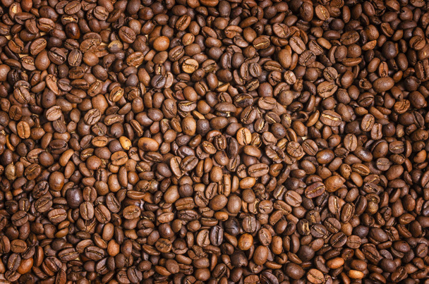 Un fond de café. Graines de café torréfiées brunes
. - Photo, image