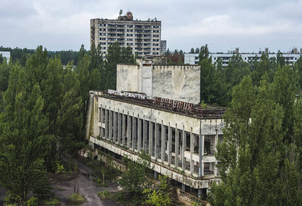 Central square in abandoned Pripyat city in Chernobyl Exclusion Zone, Ukraine - Фото, изображение