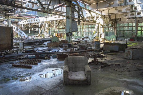 Ancienne usine Jupiter à Pripyat, la ville fantôme de la zone d'exclusion de Tchernobyl établie après la catastrophe nucléaire
 - Photo, image