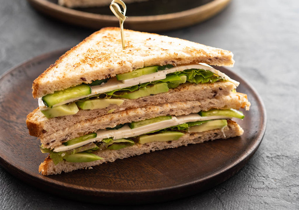 Healthy vegetarian sandwich with arugula, lettuce and avocado, mustard,cucumber. Close-up. Healthy food. - Fotografie, Obrázek