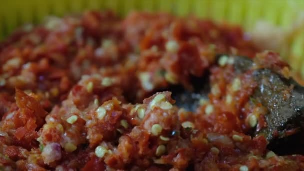 Vista de cerca de cocinar pasta de chile
 - Metraje, vídeo