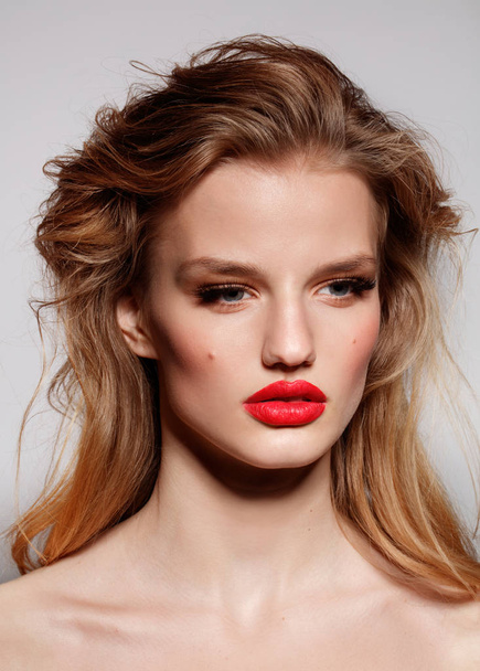 studio portrait of attractive fashion model with red lips and wavy hair - Zdjęcie, obraz
