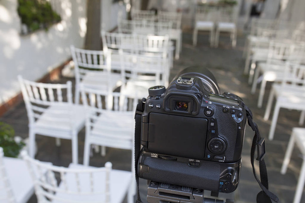 DSLR camera mounted over tripod ready for record wedding. Wedding arrangement site - Photo, Image