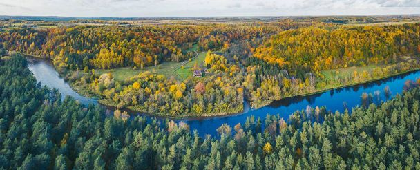 Drone Park Regionalny Neries ptaka. Park obejmuje około 10 000 hektarów w Litwa. - Zdjęcie, obraz