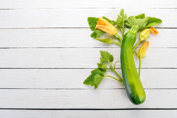 Fresh green zucchini on a white wooden table. Top view. Copy space. - Foto, Bild