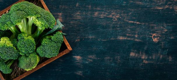 Broccoli in a Wooden box. Healthy food. On a wooden background. Top view. Copy space. - Fotoğraf, Görsel