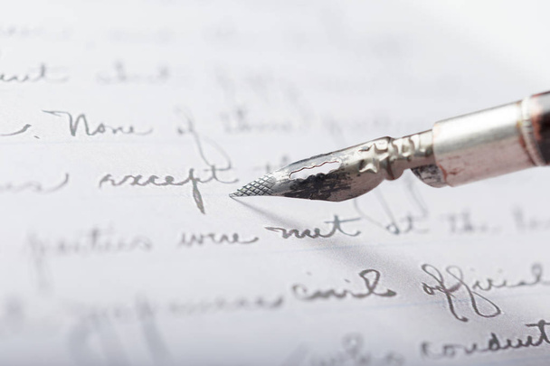Fountain pen on an antique handwritten letter - Photo, Image