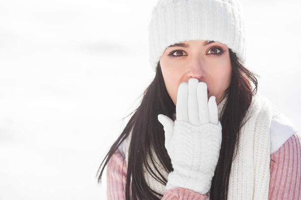 Close up portrait of young beautiful woman in winter time - Photo, image