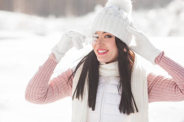 Close up portrait of young beautiful woman in winter time - Photo, Image