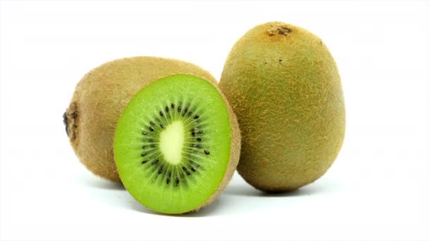 Frische Kiwi-Früchte auf weißem Hintergrund - Filmmaterial, Video