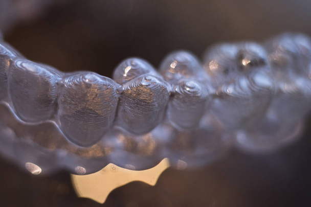 Dents claires invisibles aligneur redresseurs pour le traitement orthodontique des dentistes comme supports esthétiques modernes
. - Photo, image