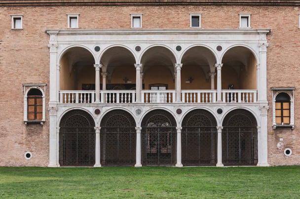 Fachada de Mar Museo darte della Citta Ravenna Itália
 - Foto, Imagem