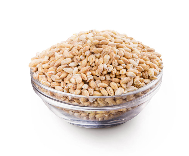 Granos de trigo en tazón sobre fondo blanco
 - Foto, imagen