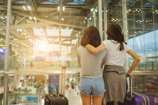 Two young woman in the airport, - Fotografie, Obrázek