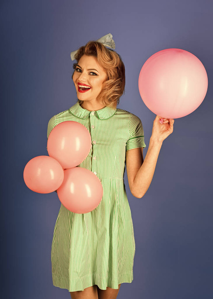 Retro woman with party balloons, celebration. - Foto, imagen
