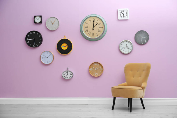 Room interior with many different clocks on wall. Time of day - Foto, Imagem