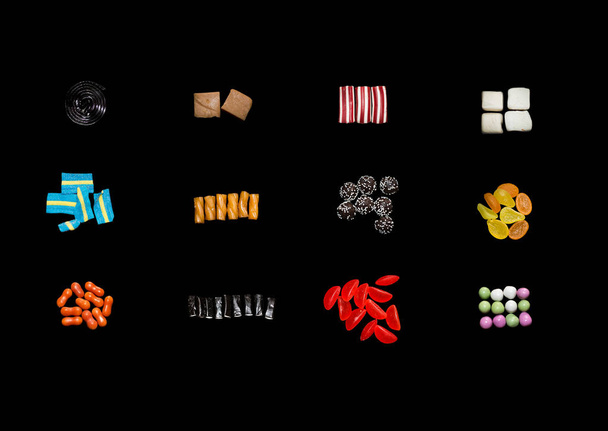 Flanc de bonbons en numéros un à douze isolé sur noir
 - Photo, image