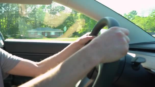 Person driving an electric vehicle - Séquence, vidéo