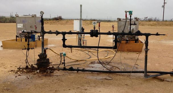 Ölfeld Brunnen auf Produktion - Foto, Bild