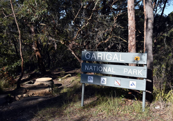 Sydney, Austrálie - 13 červenec 2018. Sign Garigal národní Park. Bushwalking a rekreace v Garigal národním parku (Sydney, Nsw, Austrálie) - Fotografie, Obrázek