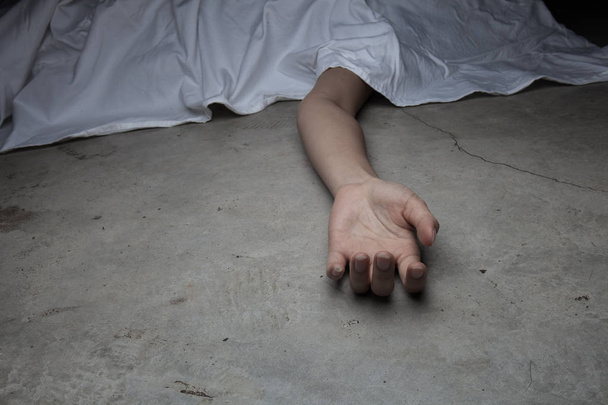 The dead woman's body. Focus on hand - Fotoğraf, Görsel