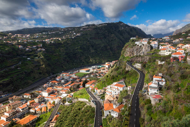 Ribeira Brava na ilha da Madeira, Portugal
 - Foto, Imagem