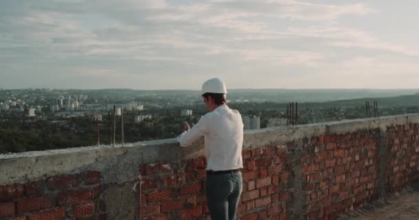 A man on construction site looking at amazing city view from rooftop. - 映像、動画