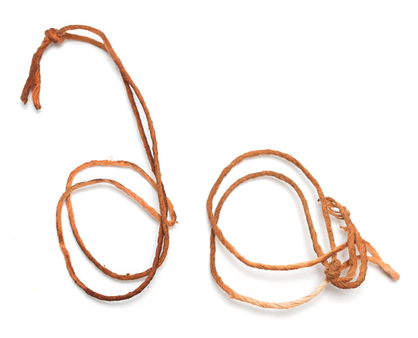 стара мотузка на білому тлі
 - Фото, зображення