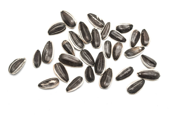 sementes de girassol cru isolado no fundo branco
  - Foto, Imagem