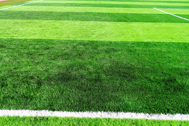 A világos zöld színű mesterséges focipálya - Fotó, kép