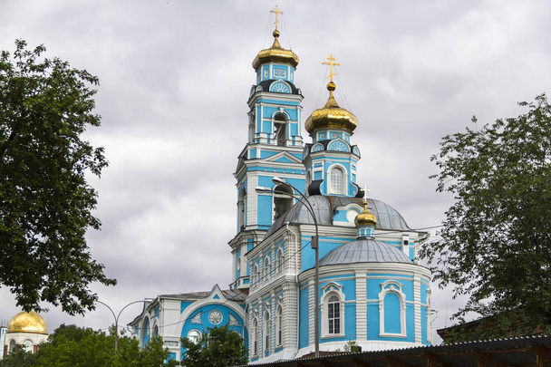 Temple with golden domes in Yekaterinburg - Foto, afbeelding