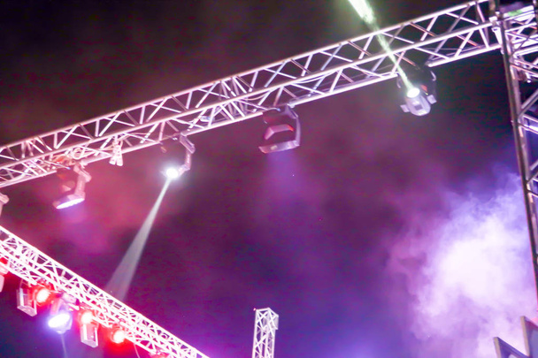 Valaistus Festivaalit yö savu on hämärä
 - Valokuva, kuva