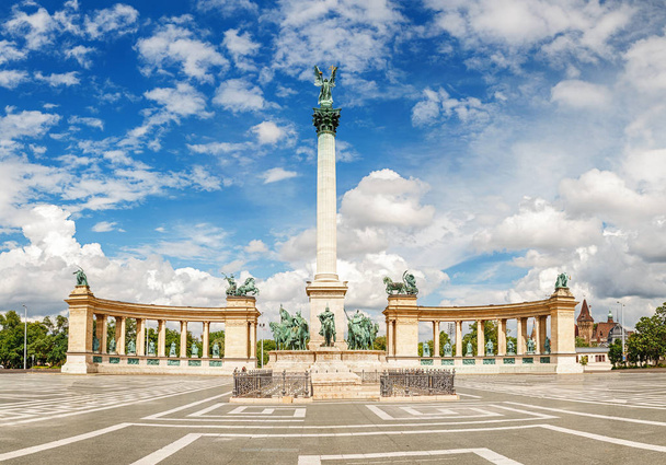Náměstí hrdinů bez lidí v Budapešti, Maďarsko - Fotografie, Obrázek