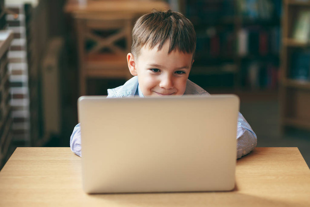 Boy with laptop - Foto, imagen