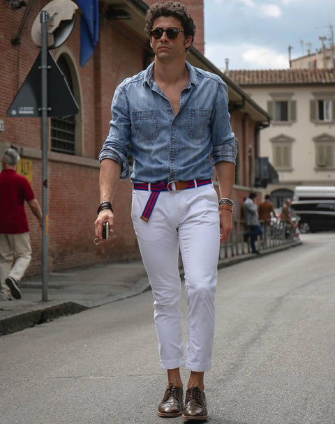 FLORENCE-13 juin 2018 Alessandro D'Amato dans la rue pendant le Pitti
. - Photo, image