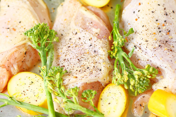 Uncooked chicken with broccolini and squash with seasoning - Photo, Image