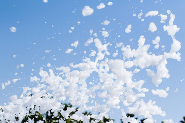 szappan hab ellen az égen - Fotó, kép