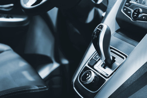 Luxury of car interior at transmission shift gear area. Modern car interior, gearstick radio. Color tone - Foto, Bild