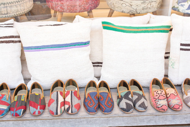 Традиційне взуття для ручної роботи в Ємені. - Фото, зображення