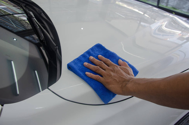 man polishing  car with microfiber cloth, car detailing. - Zdjęcie, obraz
