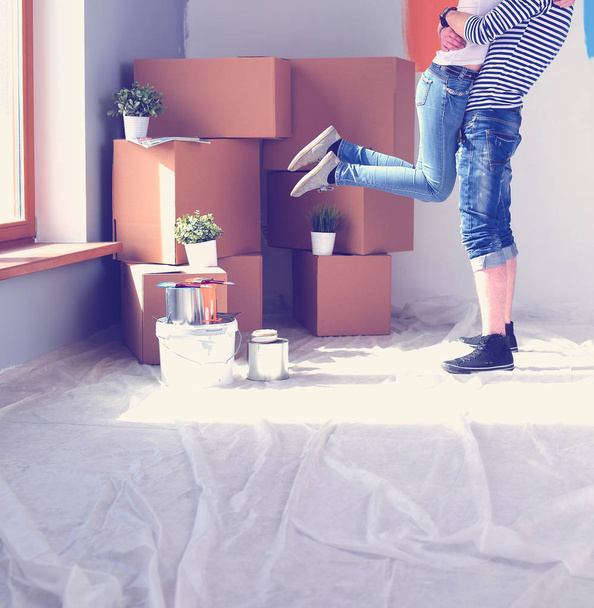 Happy young couple moving in new house. young couple - Foto, imagen