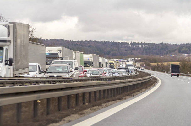 paysage routier sur une autoroute à l'heure d'hiver
 - Photo, image