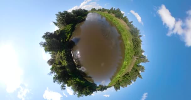 Τοπίο με ποτάμι και δέντρα σφαιρικό πανόραμα - Πλάνα, βίντεο