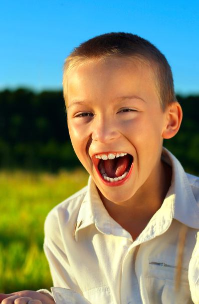 Boy Screaming Outdoor - Zdjęcie, obraz