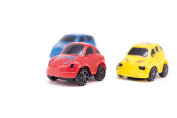 Auto-Spielzeug auf weißem Hintergrund. - Foto, Bild