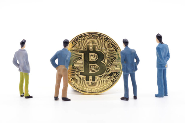 Miniature businessman and Bitcoin on white background - Foto, Imagen