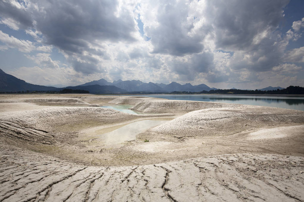 Lago Forggensee sin agua en Baviera, Alemania
 - Foto, imagen