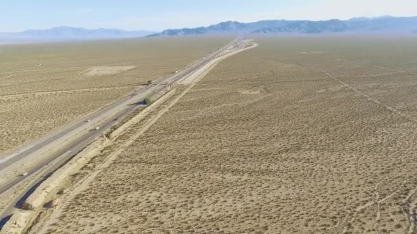 カリフォルニア州とネバダ州のステート ライン エリア上の空中ショット - 映像、動画